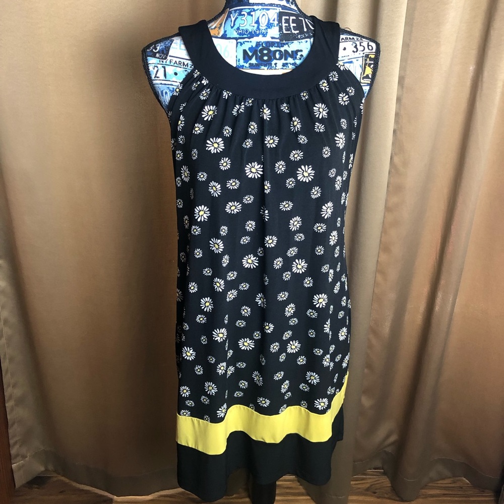 Sweet Storm Daisy Pattern Sleeveless Dress